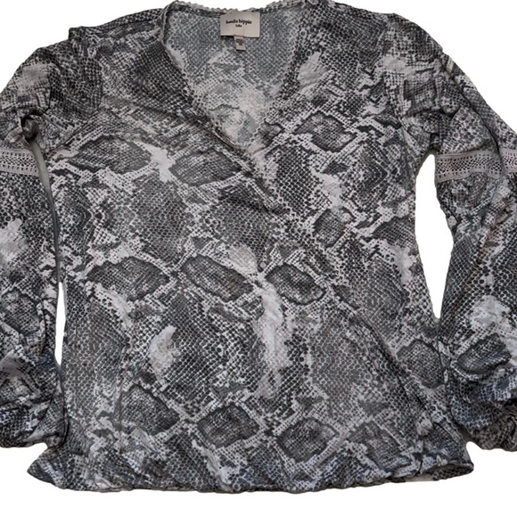 Haute Hippie Tops - Haute Hippie Tribe Malia Printed Knit Surplice Top Grey Python Size XS Lace NEW